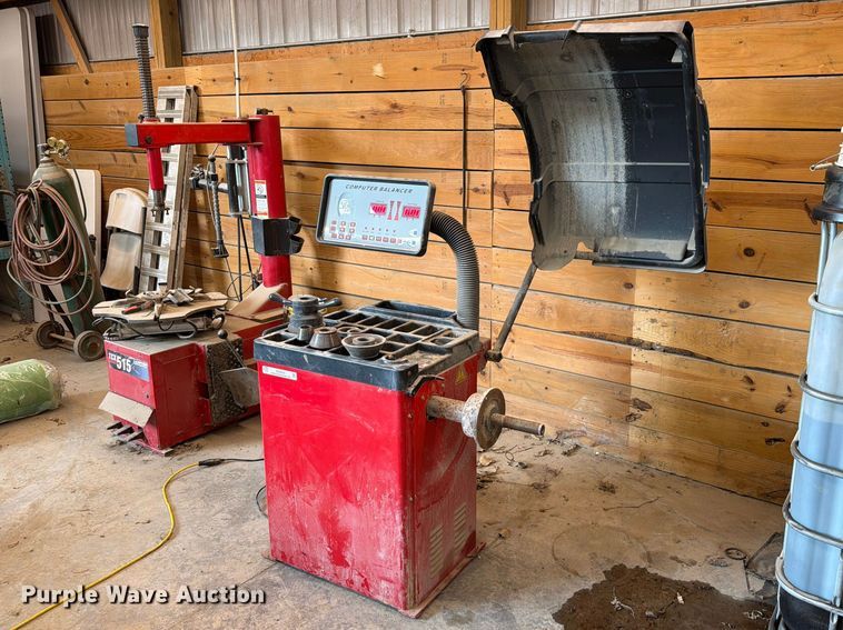 Tuxedo WB-953 wheel balancer