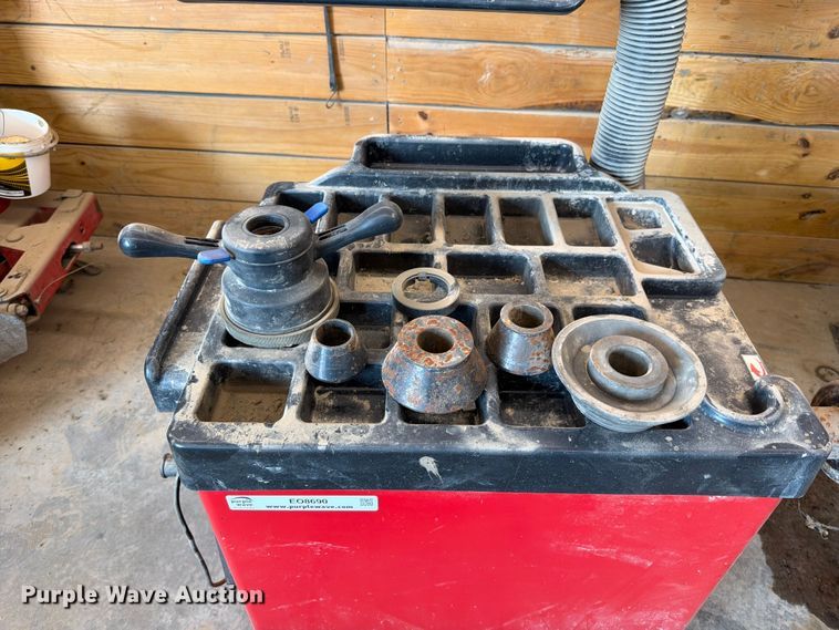 image for item EO8690 Tuxedo WB-953 wheel balancer