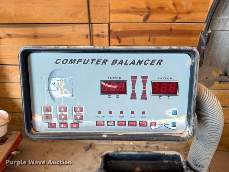 image for item EO8690 Tuxedo WB-953 wheel balancer