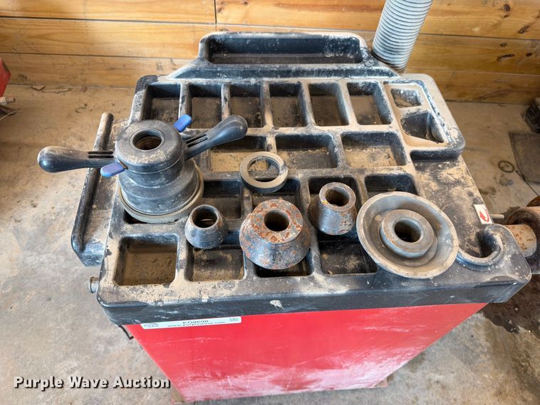 image for item EO8690 Tuxedo WB-953 wheel balancer