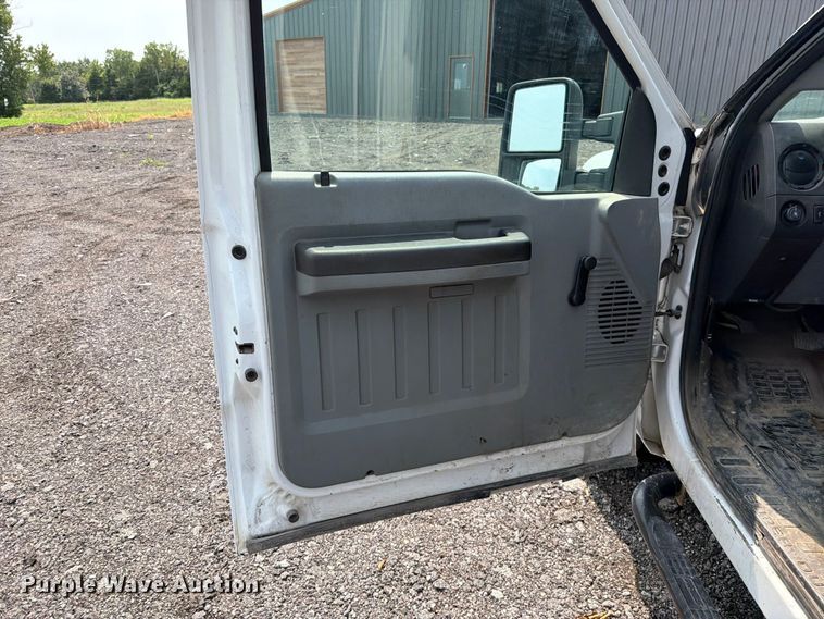 image for item EO8696 2012 Ford F250 Super Duty XL pickup truck