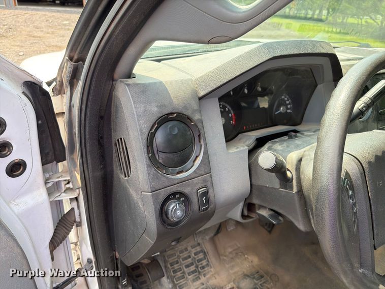 image for item EO8696 2012 Ford F250 Super Duty XL pickup truck