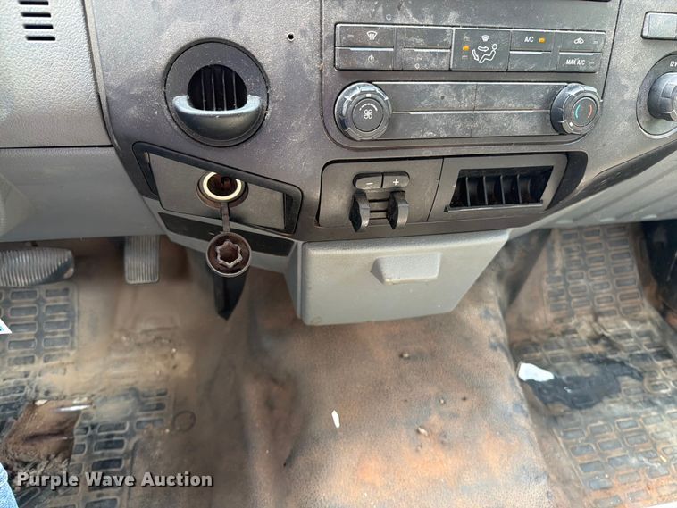 image for item EO8696 2012 Ford F250 Super Duty XL pickup truck