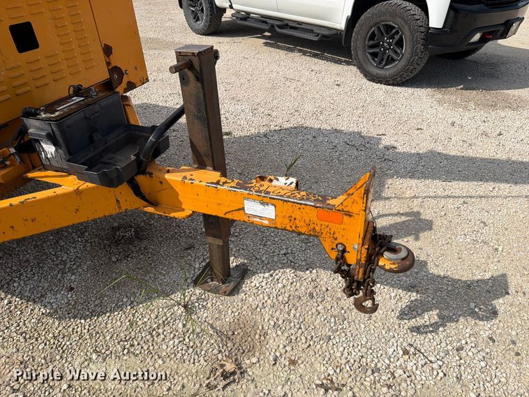 image for item EO8698 2024 Brandit 1590 XP wood chipper
