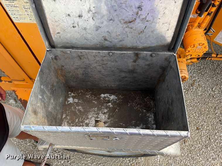 image for item EO8698 2024 Brandit 1590 XP wood chipper