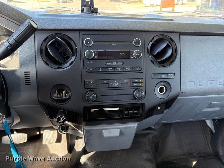 image for item EP3021 2015 Ford F250 Super Duty pickup truck