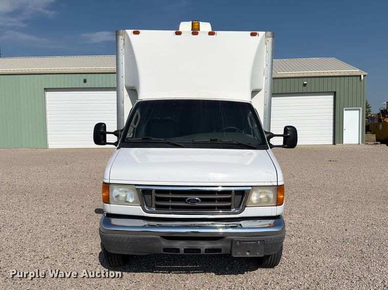 image for item ER1987 2005 Ford E450 box truck