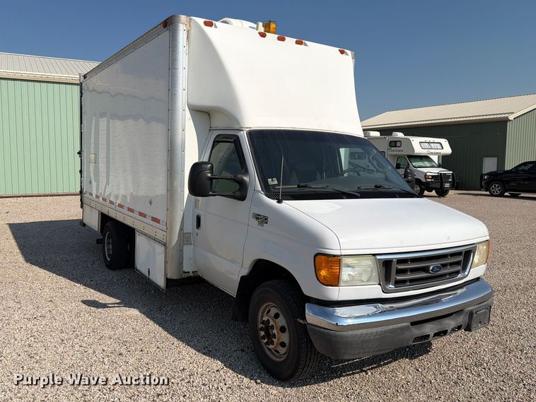 image for item ER1987 2005 Ford E450 box truck