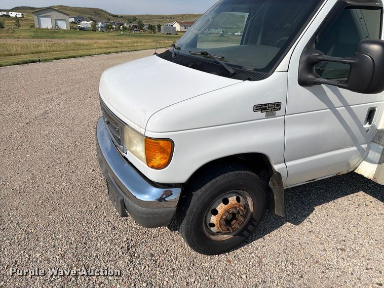 image for item ER1987 2005 Ford E450 box truck
