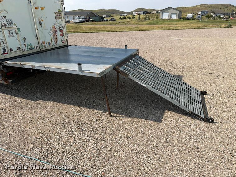 image for item ER1987 2005 Ford E450 box truck