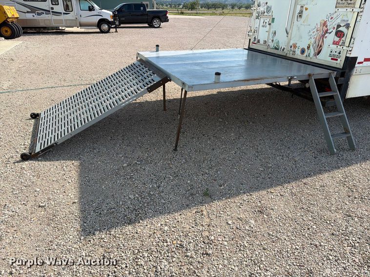 image for item ER1987 2005 Ford E450 box truck