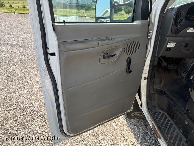 image for item ER1987 2005 Ford E450 box truck