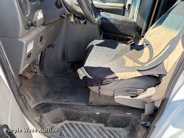 image for item ER1987 2005 Ford E450 box truck