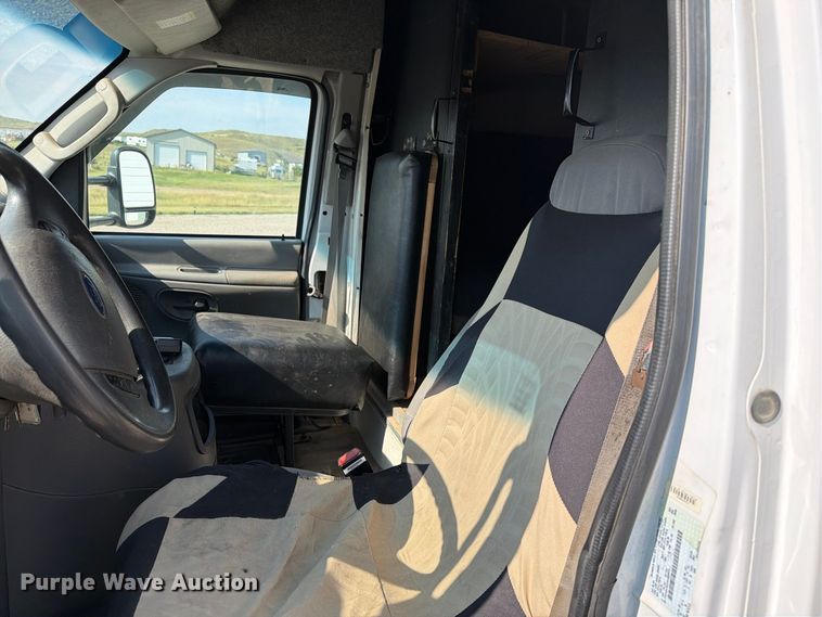 image for item ER1987 2005 Ford E450 box truck