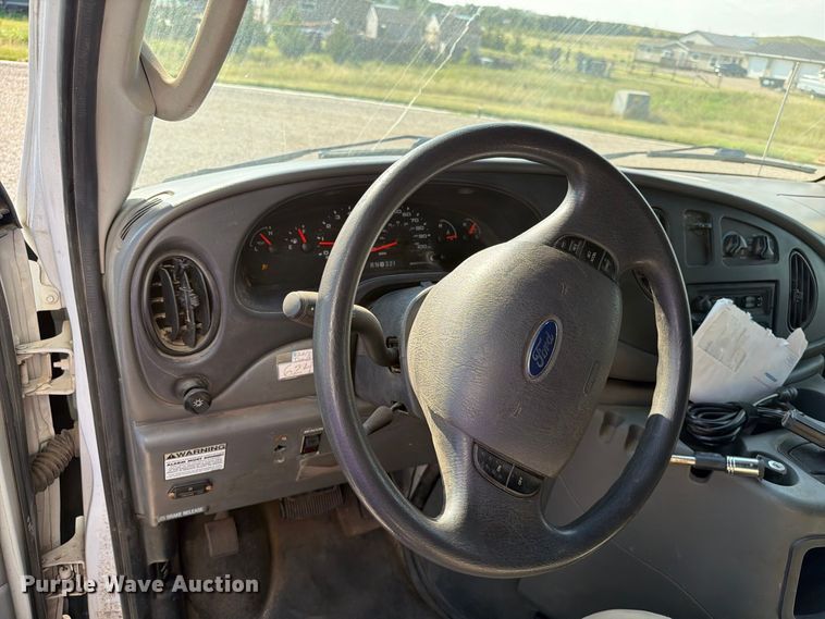 image for item ER1987 2005 Ford E450 box truck