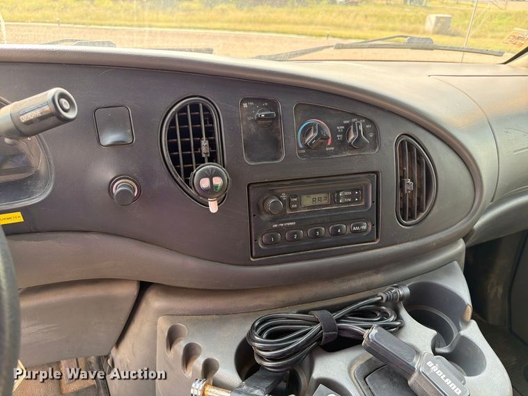 image for item ER1987 2005 Ford E450 box truck