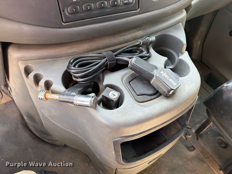 image for item ER1987 2005 Ford E450 box truck