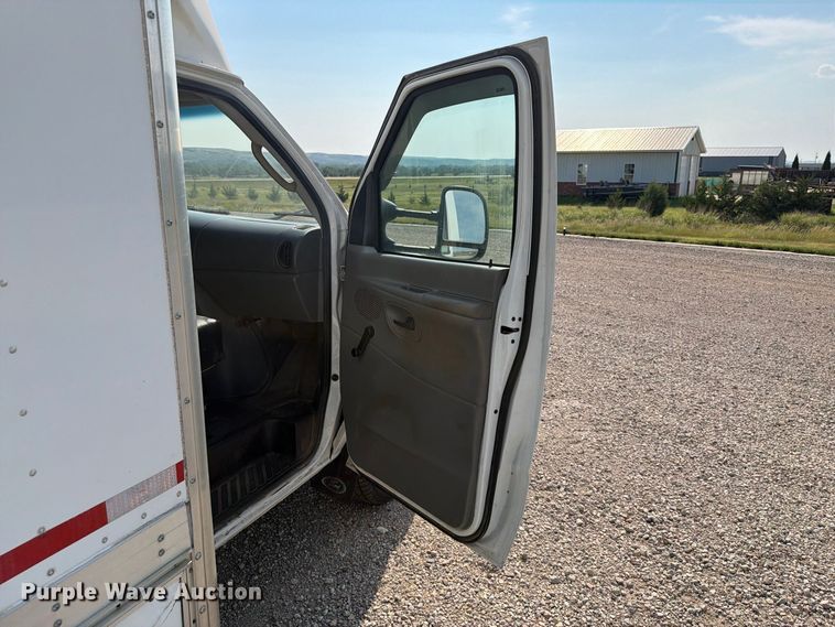 image for item ER1987 2005 Ford E450 box truck