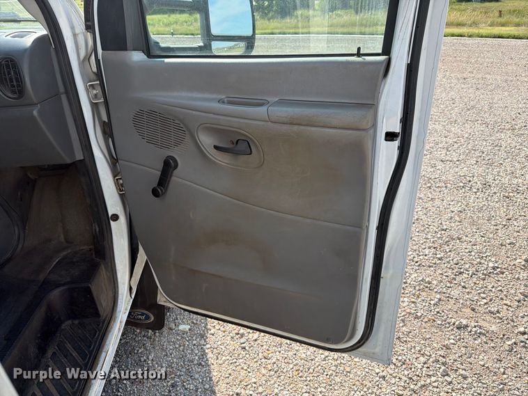 image for item ER1987 2005 Ford E450 box truck