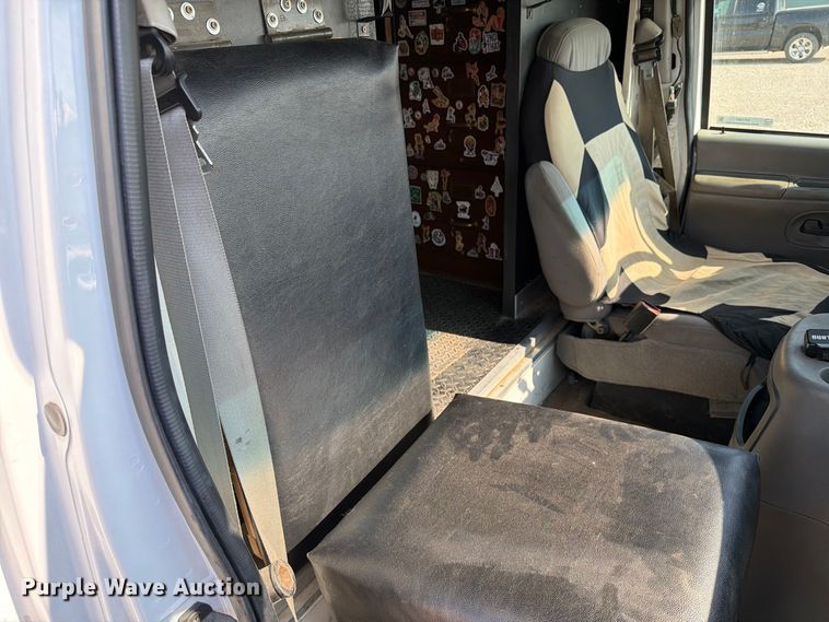 image for item ER1987 2005 Ford E450 box truck