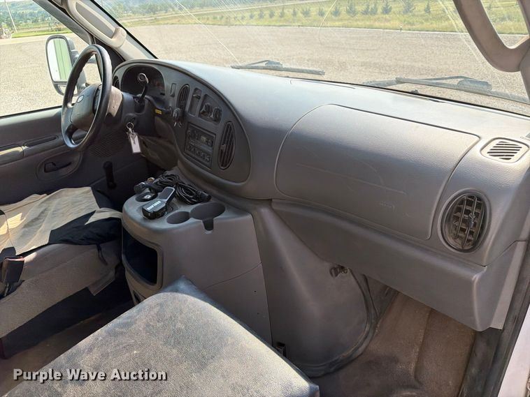 image for item ER1987 2005 Ford E450 box truck