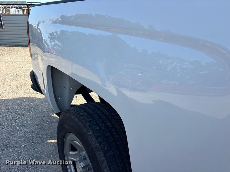 image for item ET0383 2015 Chevrolet Silverado 1500 pickup truck