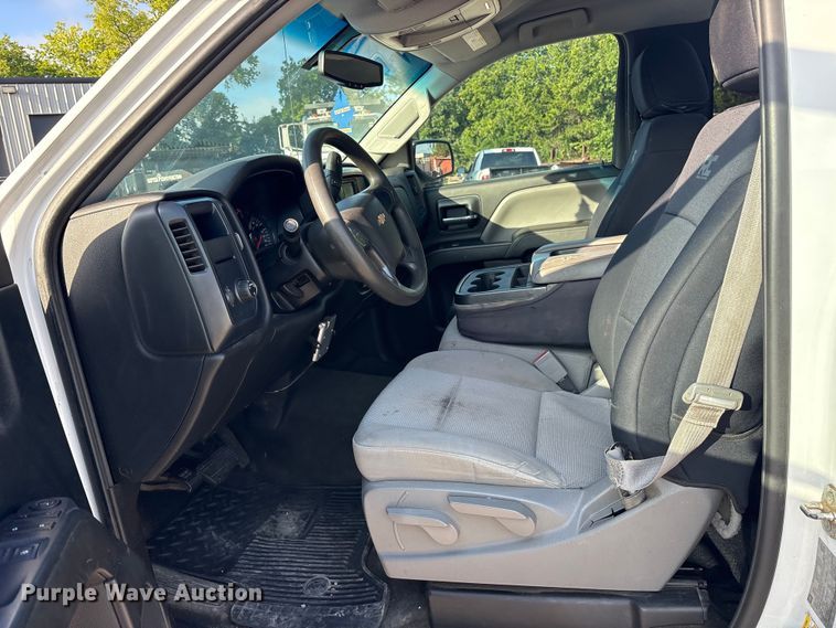 image for item ET0383 2015 Chevrolet Silverado 1500 pickup truck
