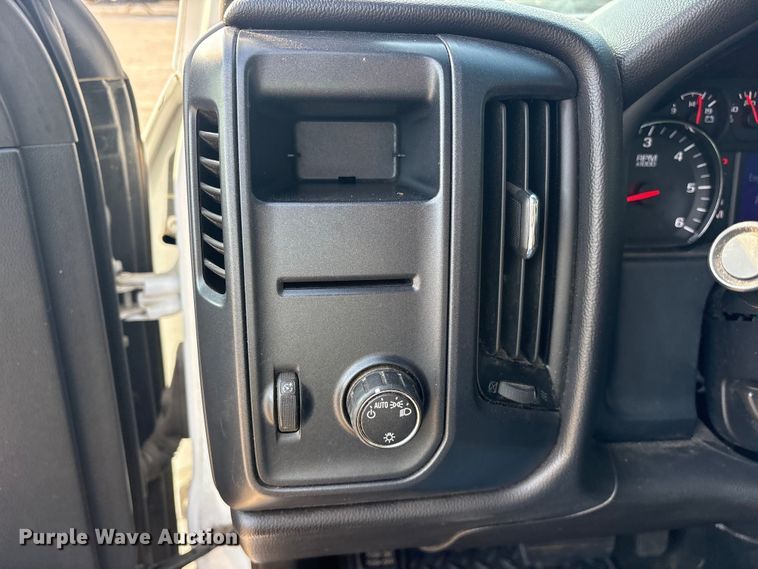 image for item ET0383 2015 Chevrolet Silverado 1500 pickup truck