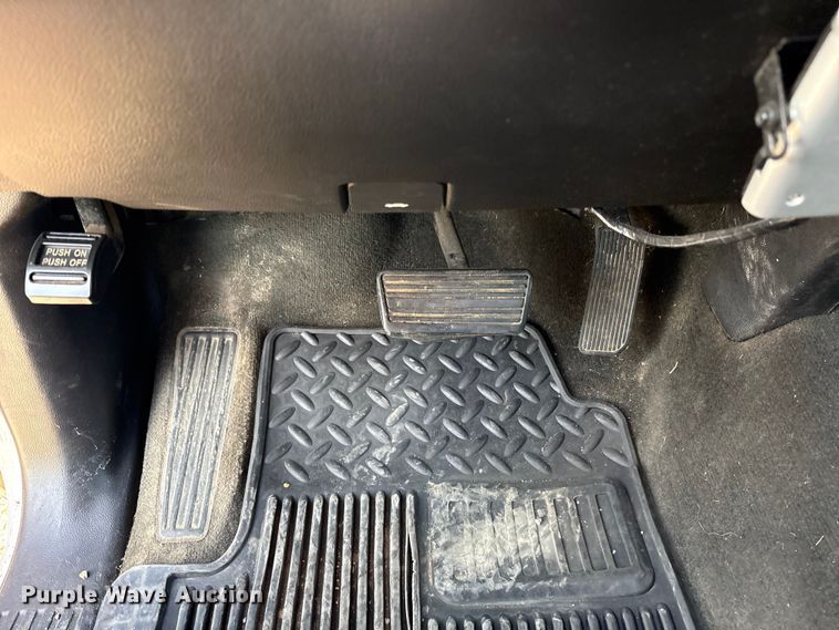 image for item ET0383 2015 Chevrolet Silverado 1500 pickup truck