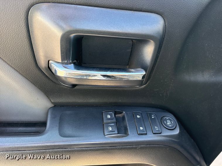 image for item ET0383 2015 Chevrolet Silverado 1500 pickup truck