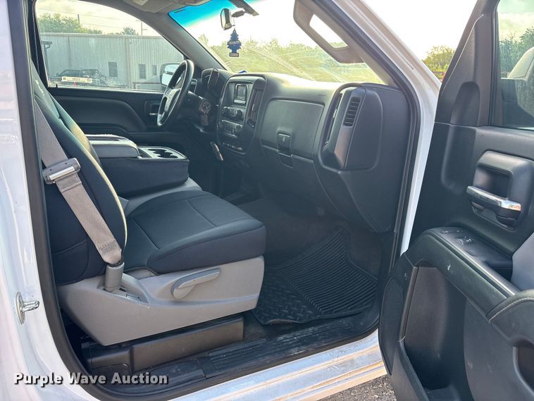image for item ET0383 2015 Chevrolet Silverado 1500 pickup truck