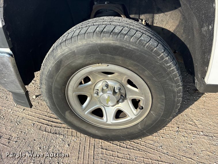 image for item ET0383 2015 Chevrolet Silverado 1500 pickup truck