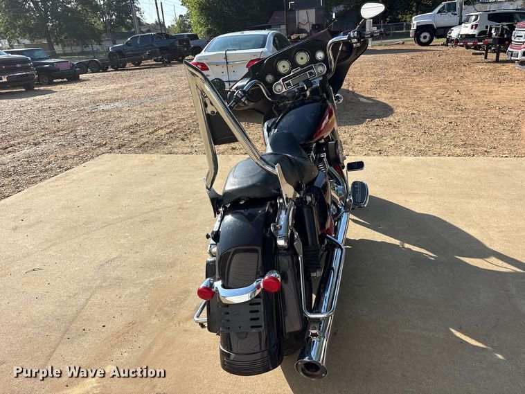 image for item ET0402 2010 Harley Davidson Street Glide motorcycle