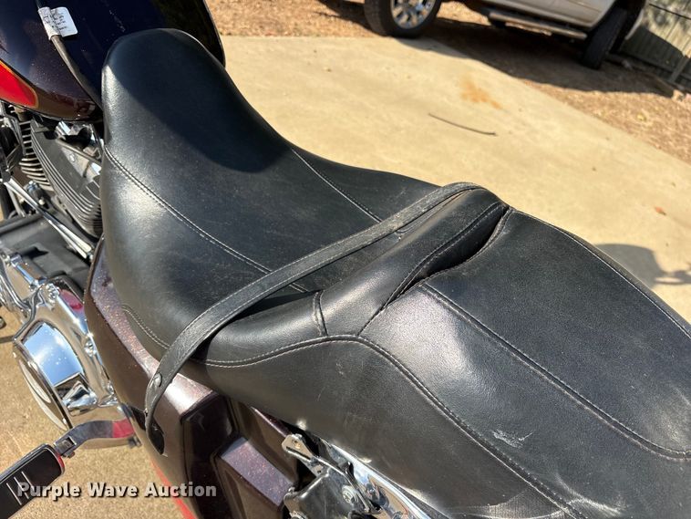 image for item ET0402 2010 Harley Davidson Street Glide motorcycle