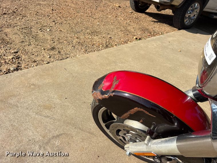 image for item ET0402 2010 Harley Davidson Street Glide motorcycle