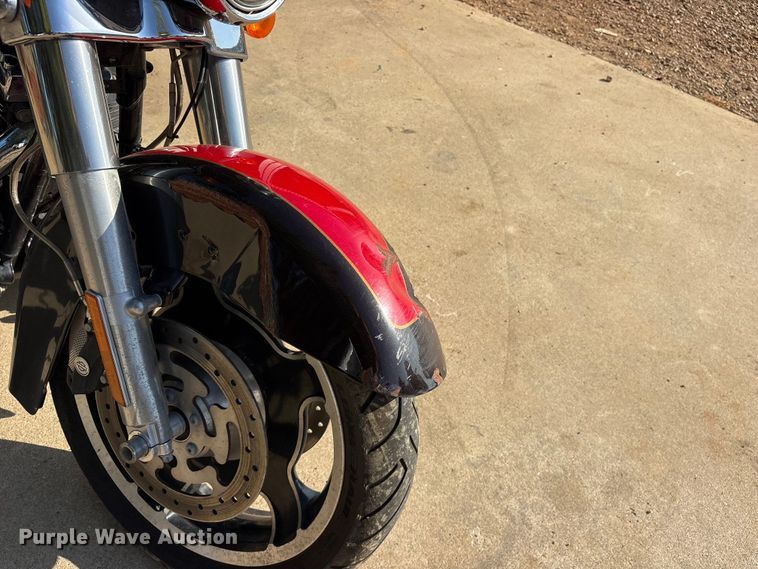 image for item ET0402 2010 Harley Davidson Street Glide motorcycle