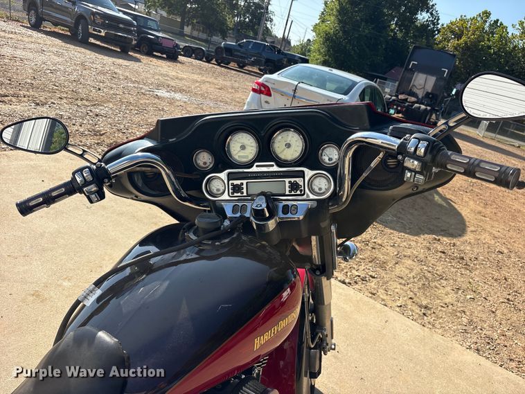 image for item ET0402 2010 Harley Davidson Street Glide motorcycle