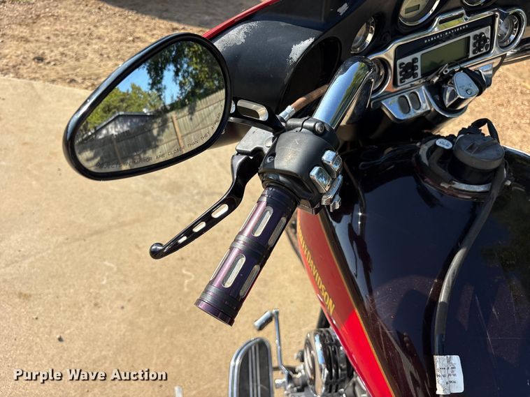 image for item ET0402 2010 Harley Davidson Street Glide motorcycle