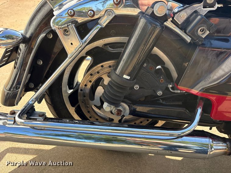 image for item ET0402 2010 Harley Davidson Street Glide motorcycle