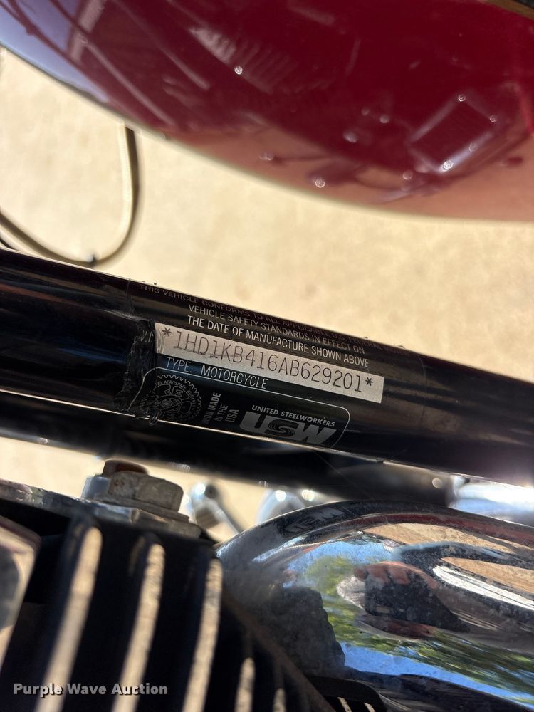 image for item ET0402 2010 Harley Davidson Street Glide motorcycle