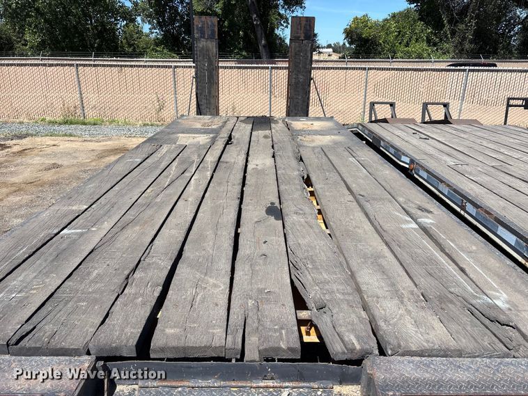 image for item ET0535 1998 Trail King Industries equipment trailer