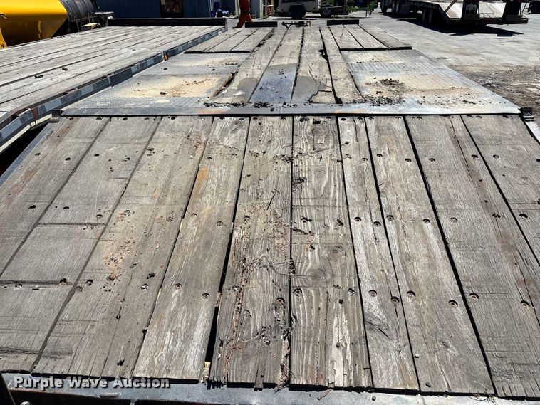 image for item ET0535 1998 Trail King Industries equipment trailer