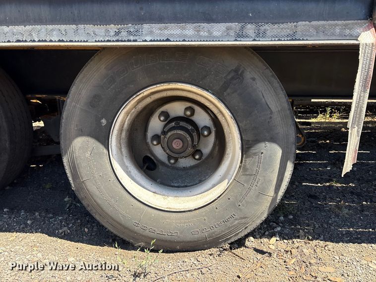 image for item ET0535 1998 Trail King Industries equipment trailer