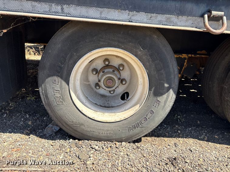image for item ET0535 1998 Trail King Industries equipment trailer