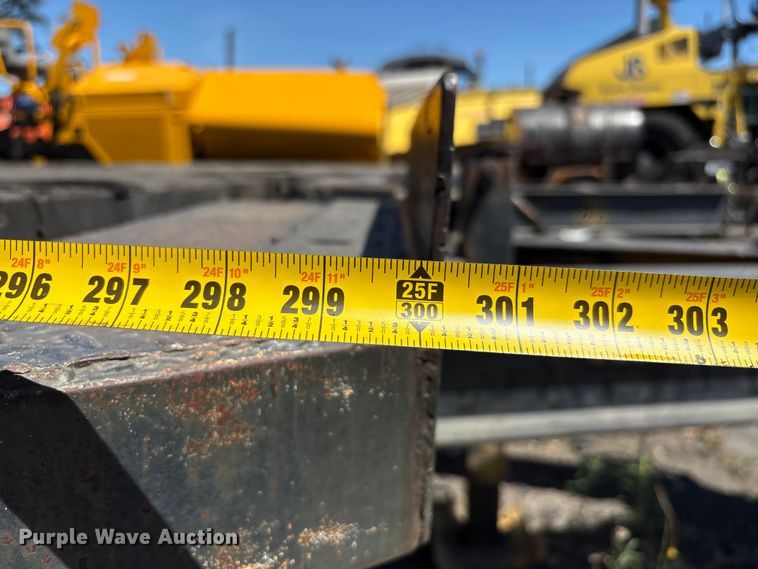 image for item ET0535 1998 Trail King Industries equipment trailer