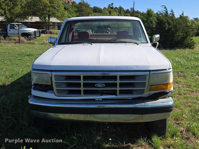 image for item ET5096 1993 Ford F250 pickup truck