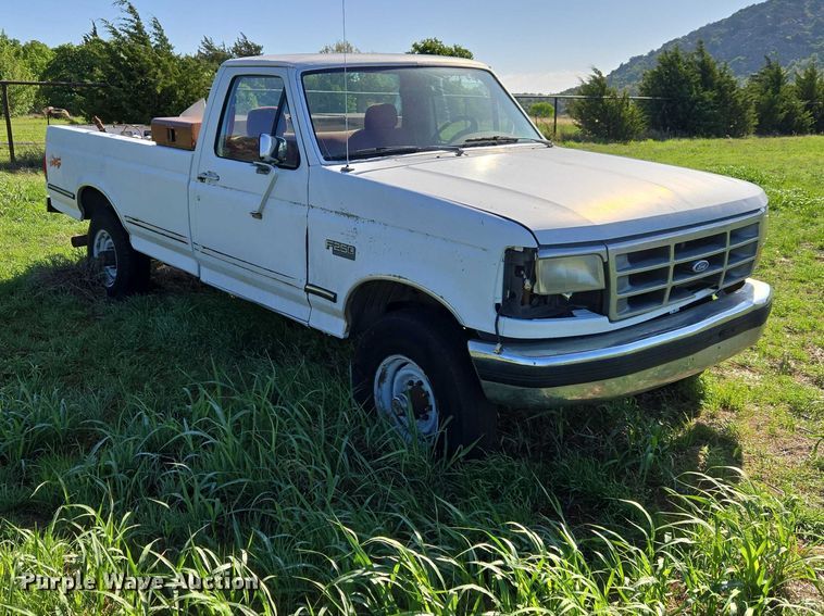 image for item ET5096 1993 Ford F250 pickup truck