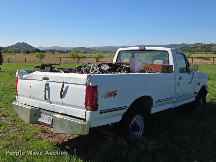 image for item ET5096 1993 Ford F250 pickup truck