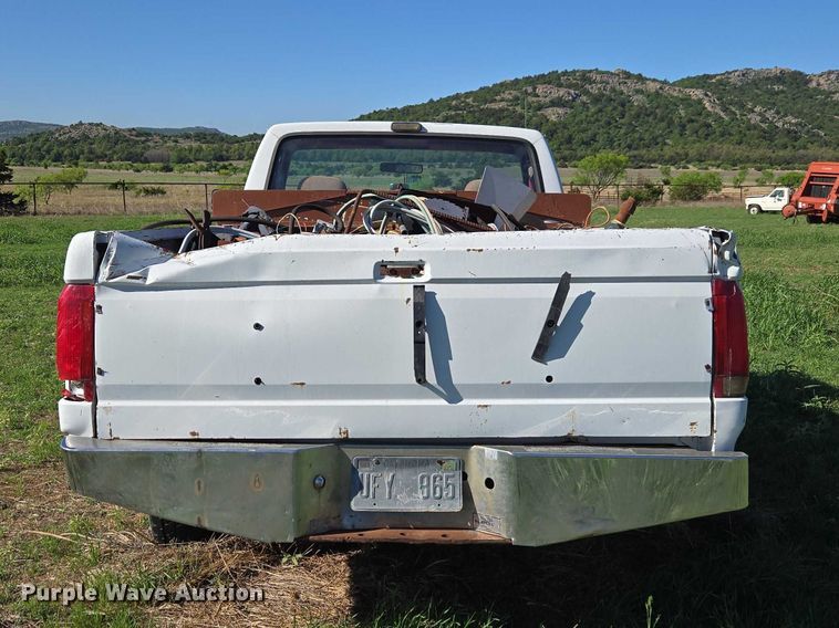 image for item ET5096 1993 Ford F250 pickup truck