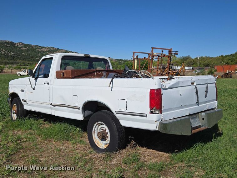image for item ET5096 1993 Ford F250 pickup truck